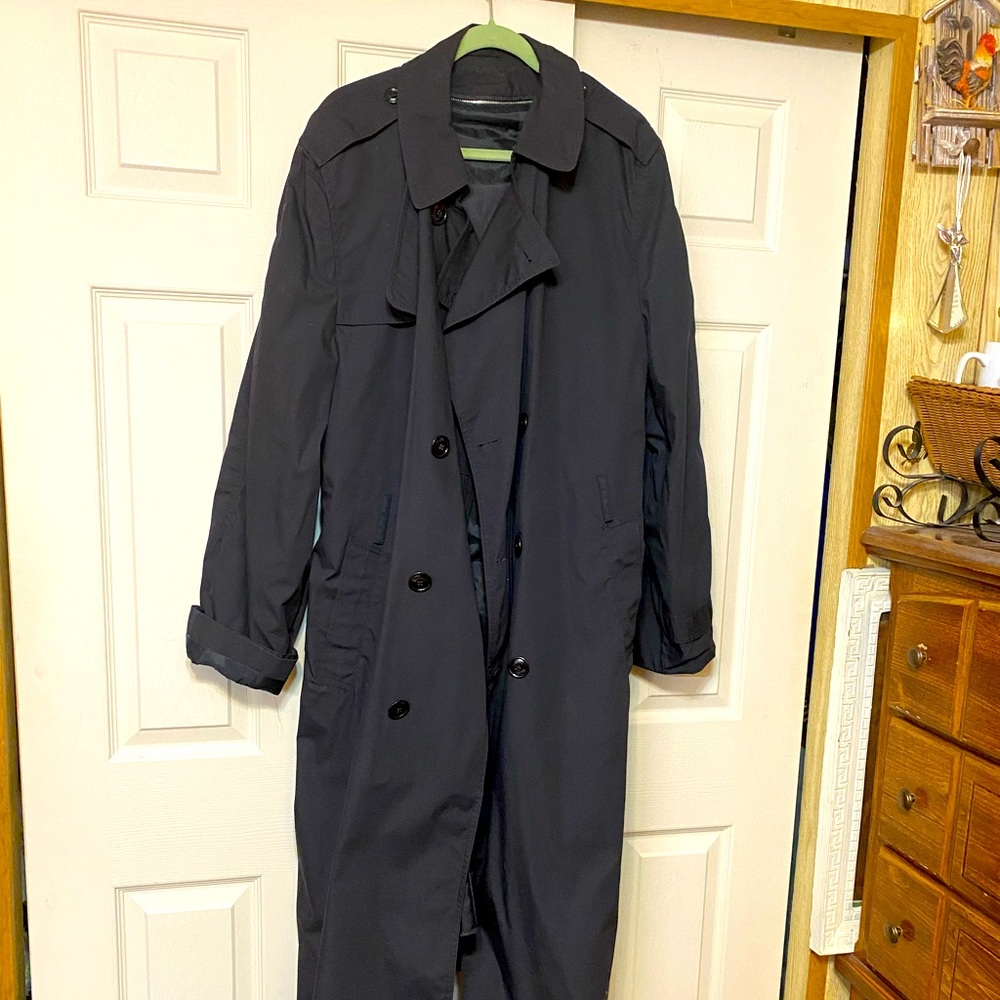 Men’s all weather trench coat with zip out lining